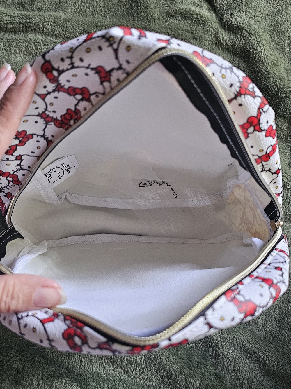 Hello Kitty White & Red Mini Backpack - Picture 3 of 3
